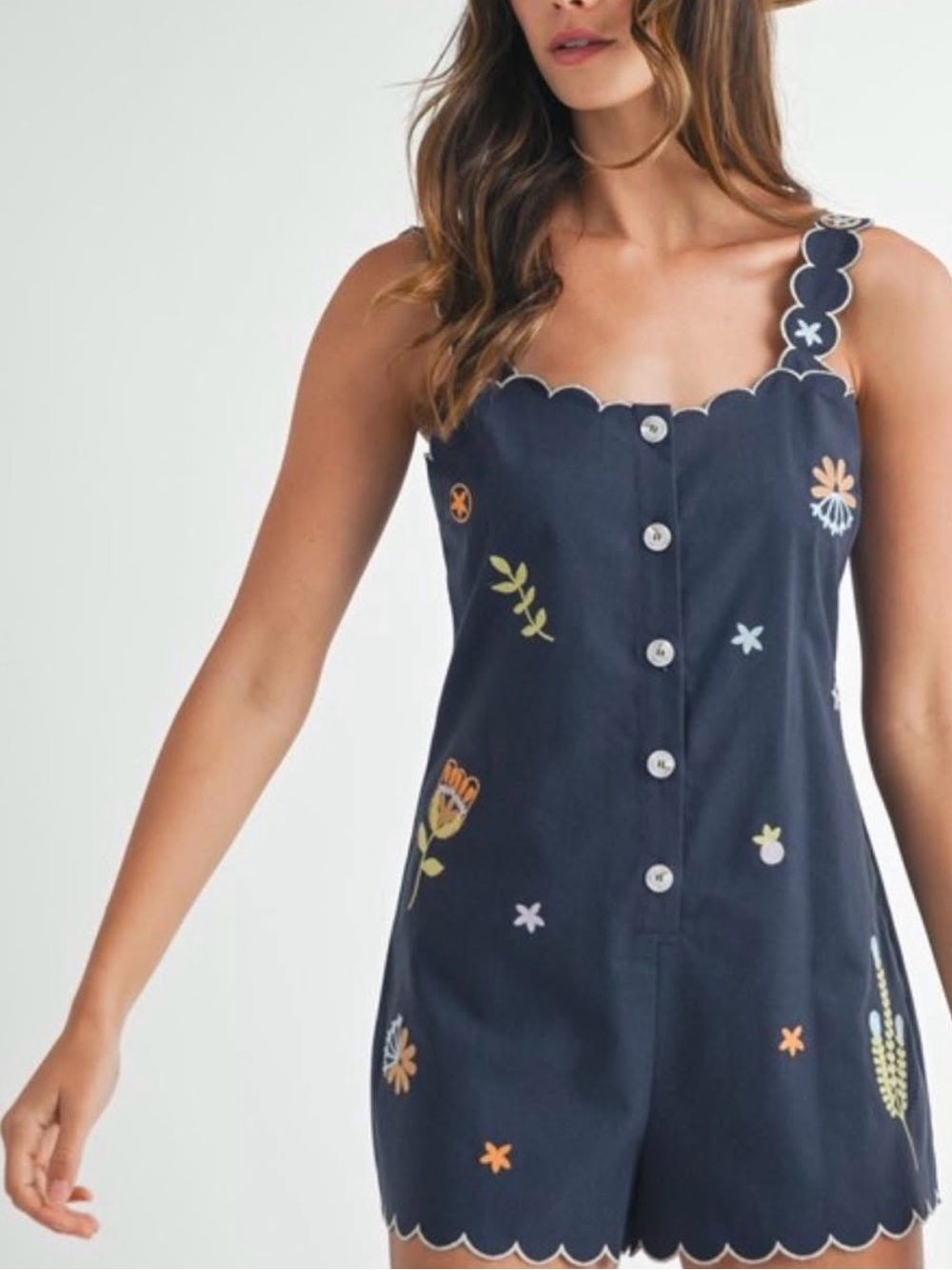 NWT MABLE WILLA Embroidered Romper w/ Floral Scalloped Edge - M